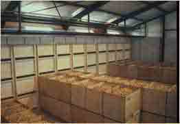 Box storage with ventilation using a pressure wall